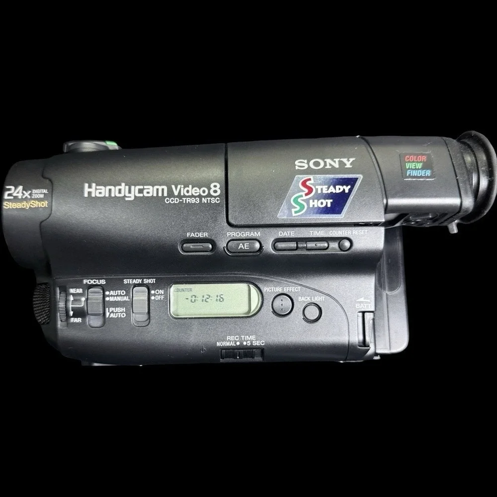 Sony‎ Handycam Video 8 CCD-TR93 NTSC w/ 2 Batteries Cassette No Charger Tested
